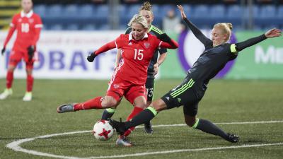 С мячом Елена Данилова